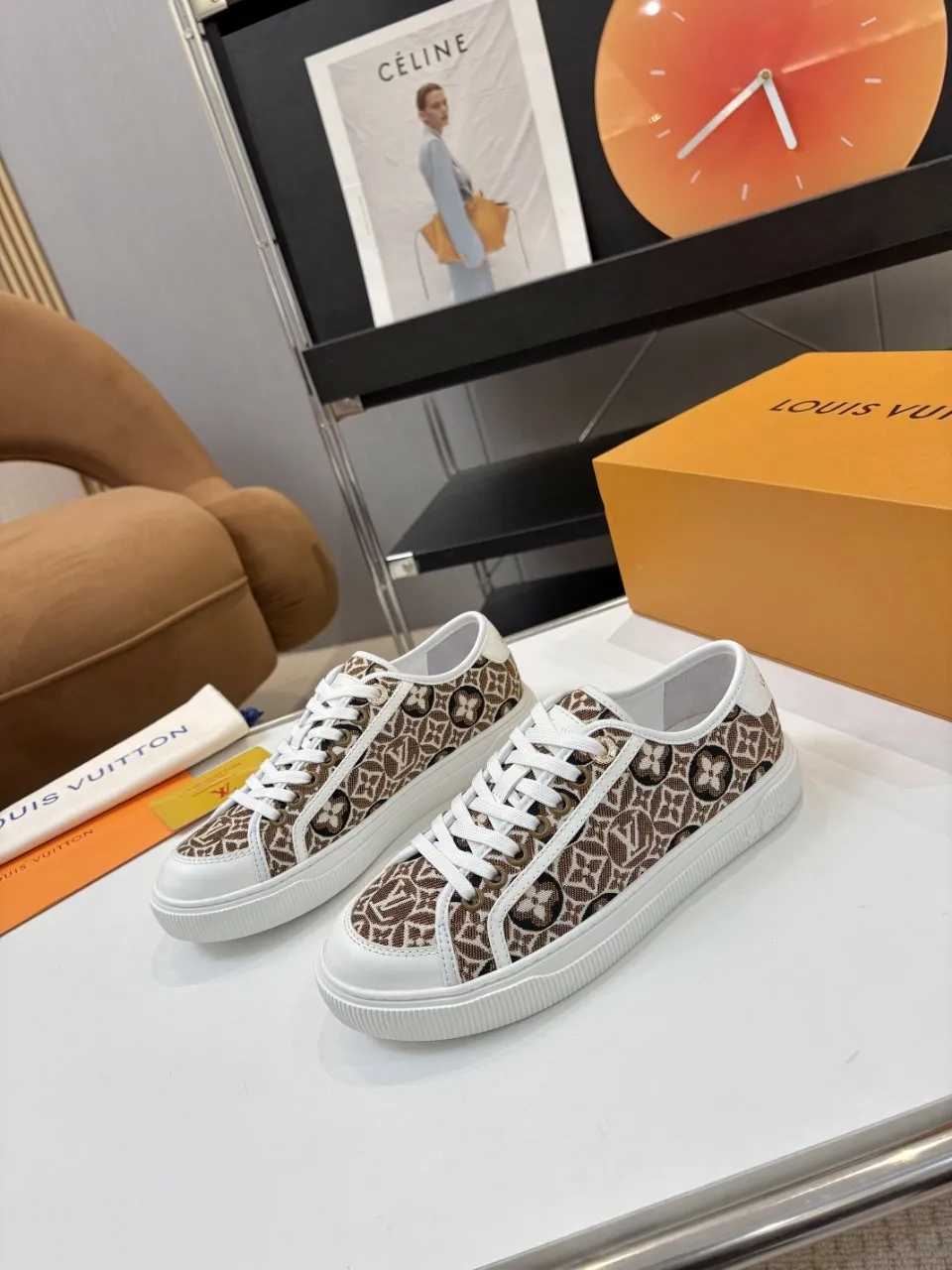p580🐮🐮 LV couple skate shoes｜Classic jacquard, the ultimate code for a sweet outing! 👫** This pair of shoes is Louis Vuitton's love letter to fashionistas💌 - **classic presbyopic skate shoes**, the perfect choice for couples to go out on the street!  🔸 **Luxury details are a must-have**: Jacquard fabric  🔸 **So comfortable that you don’t want to take it off**: The sheepskin lining is skin-friendly and breathable, warm in autumn and winter without stuffing your feet, refreshing in spring and summer without being sticky, and you can wear it with a high-end feel in all seasons!  🔸 **Steady sense of security**: Non-slip rubber outsole, perfect grip, accompanying you through romantic streets.  **💑 Couple outfit inspiration**: ▪️ For boys, pair with leggings + baseball cap for a trendy street look!  ▪️ Girls can wear short skirts or shark pants, and the sweet and cool style is easy to choose~ **#Louis Vuitton #couple shoes #presbyopia classic** **👉 Click to collect and become the most fashionable CP in the circle of friends with him! ** Fabric: Imported cowhide/classic jacquard fabric Lining: Sheepskin lining Sole: Original rubber sole Size: Women’s size 35-42 (40/41/42 customized) Men’s size 39-45 (39.45 customized)